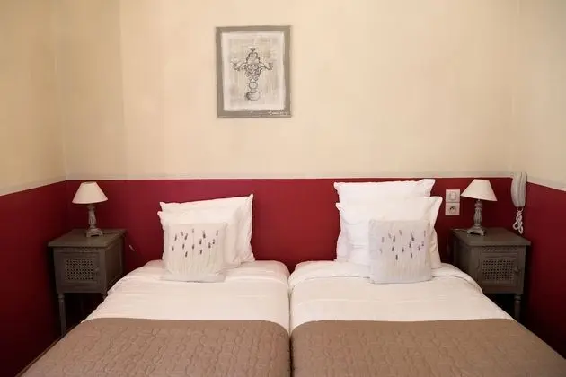Traditional Tek Büyük Yataklı Oda