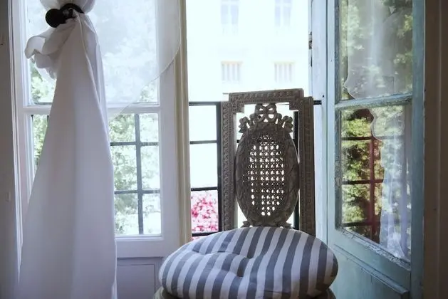 Traditional Tek Büyük Yataklı Oda