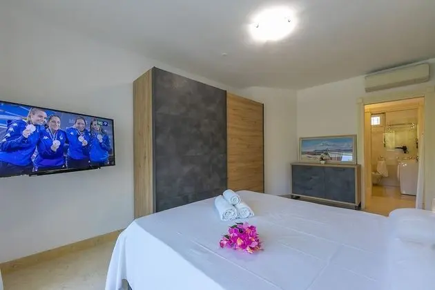 Family Apart Daire, 1 En Büyük (King) Boy Yatak ve Çekyat (Rivoltella Apt With Pool 600mt From)