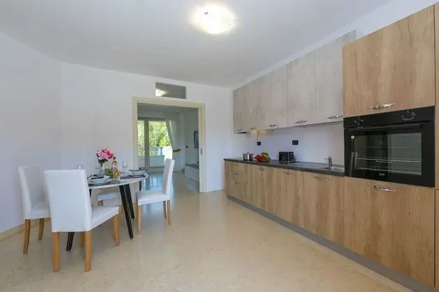 Family Apart Daire, 1 En Büyük (King) Boy Yatak ve Çekyat (Rivoltella Apt With Pool 600mt From)