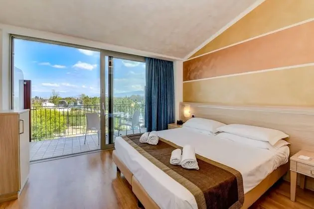 Tek Büyük Yataklı Oda (River side)