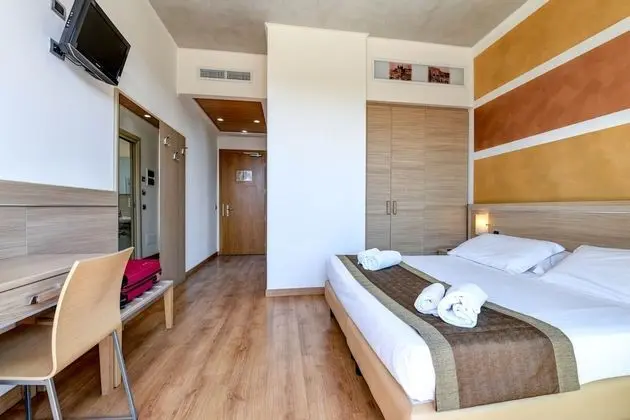 Tek Büyük Yataklı Oda (River side)