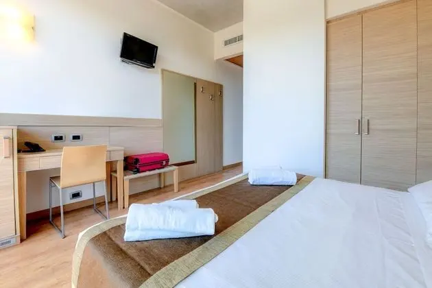 Tek Büyük Yataklı Oda (River side)