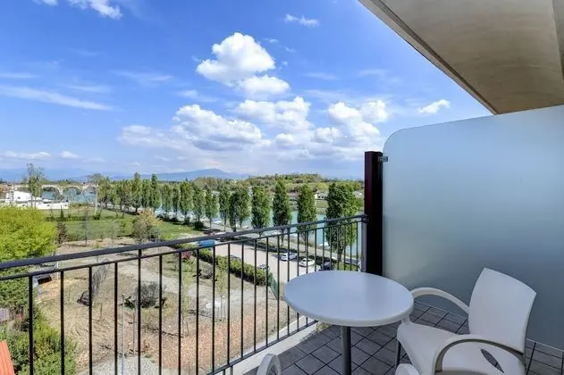 Tek Büyük Yataklı Oda (River side)