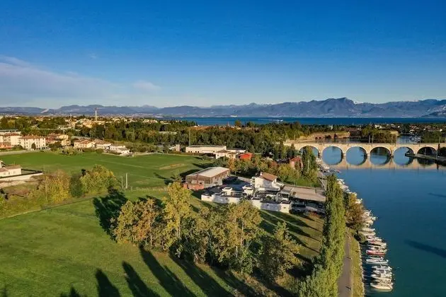 Tek Büyük Yataklı Oda (River side)