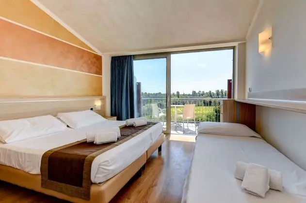 Üç Kişilik Oda (Countryside View)