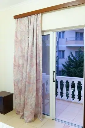 Tek Büyük Yataklı Oda, Balkon