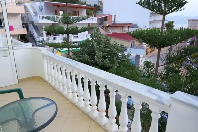 Üç Kişilik Oda, Balkon