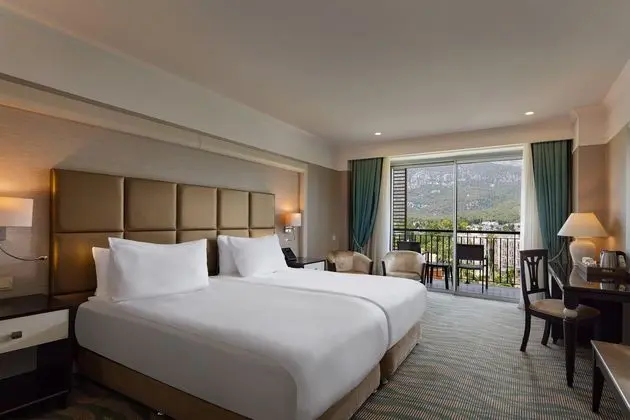 https://images.etstur.com/imgproxy/resize/2560x1440/files/images/hotelImages/etsrooms/130/Rixos_Beldibi_-_Tui_Magic_Life_20250624150438_1.jpg