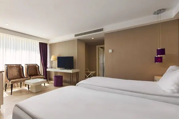https://images.etstur.com/imgproxy/resize/2560x1440/files/images/hotelImages/etsrooms/130/Rixos_Beldibi_-_Tui_Magic_Life_20250624151014_0.jpg