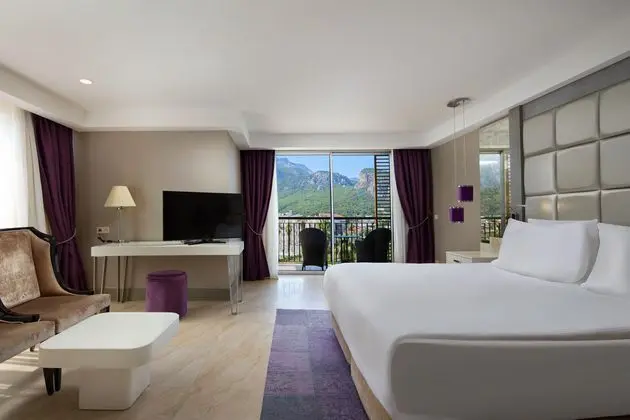 https://images.etstur.com/imgproxy/resize/2560x1440/files/images/hotelImages/etsrooms/130/Rixos_Beldibi_-_Tui_Magic_Life_20250624151016_1.jpg