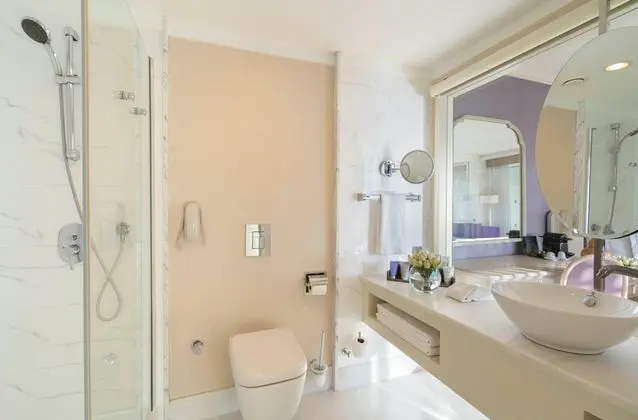 https://images.etstur.com/imgproxy/resize/2560x1440/files/images/hotelImages/etsrooms/244/Rixos_Downtown_Antalya_-_The_Land_of_Legends_Access_20260109165342_5.jpg