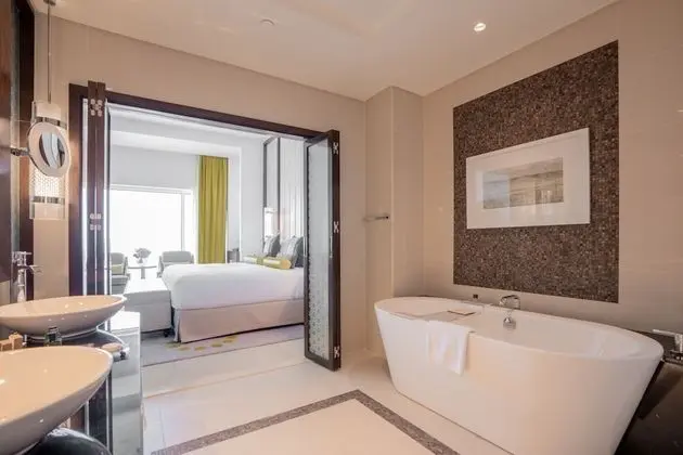 Deluxe Oda (Twin Bed, Corniche View)