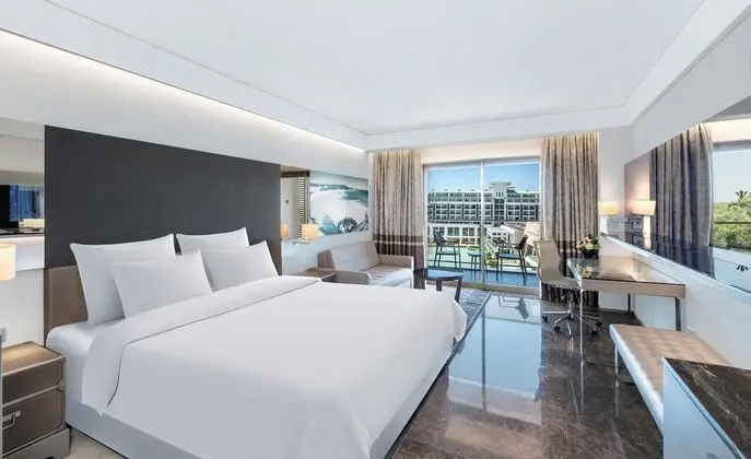 https://images.etstur.com/files/images/hotelImages/TR/50633/l/Rixos-Premium-Belek-Oda-350256.jpg