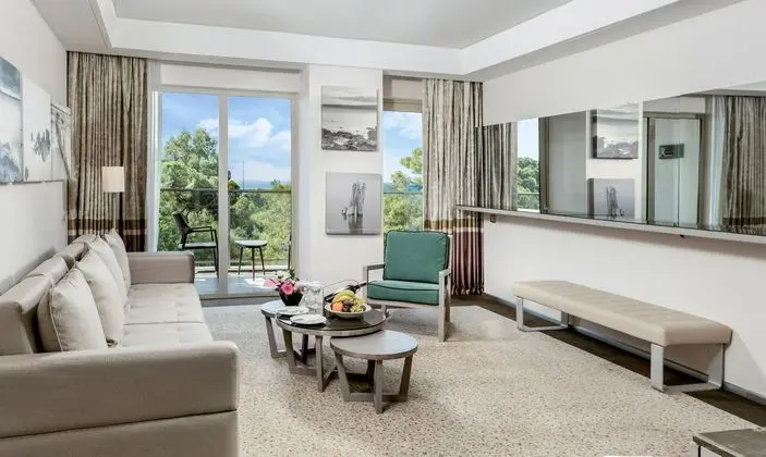 https://images.etstur.com/files/images/hotelImages/TR/50633/l/Rixos-Premium-Belek-Oda-350264.jpg