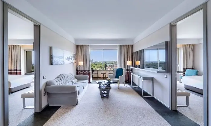 https://images.etstur.com/files/images/hotelImages/TR/50633/l/Rixos-Premium-Belek-Oda-350276.jpg