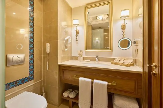 https://images.etstur.com/imgproxy/resize/2560x1440/files/images/hotelImages/etsrooms/242/Rixos_Premium_Bodrum_20260406094614_2.jpg