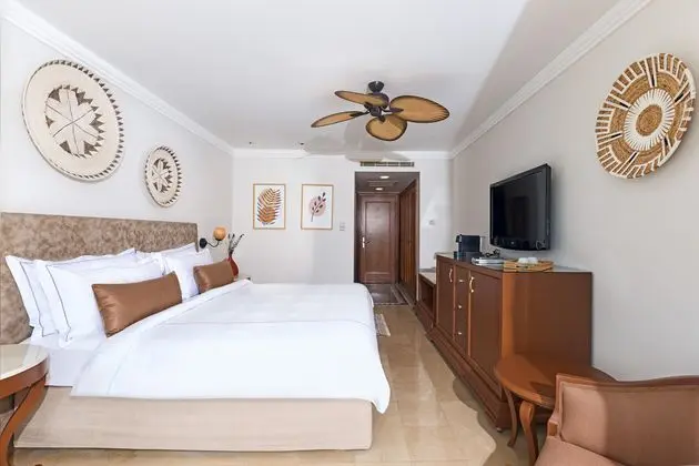https://images.etstur.com/imgproxy/resize/2560x1440/files/images/hotelImages/etsrooms/242/Rixos_Premium_Bodrum_20260406094621_0.jpg
