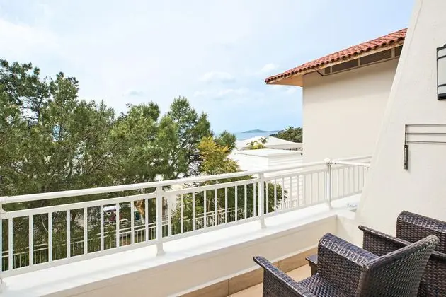 https://images.etstur.com/imgproxy/resize/2560x1440/files/images/hotelImages/etsrooms/242/Rixos_Premium_Bodrum_20260406094623_1.jpg