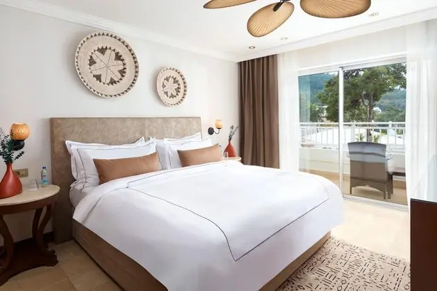 https://images.etstur.com/imgproxy/resize/2560x1440/files/images/hotelImages/etsrooms/242/Rixos_Premium_Bodrum_20260406095049_1.jpg
