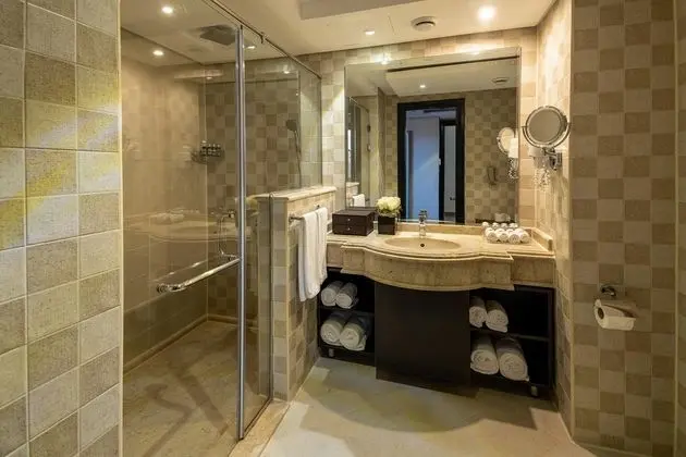 https://images.etstur.com/files/images/hotelImages/TR/220396/l/RIXOS-PREMIUM-SEAGATE-Oda-384766.jpg