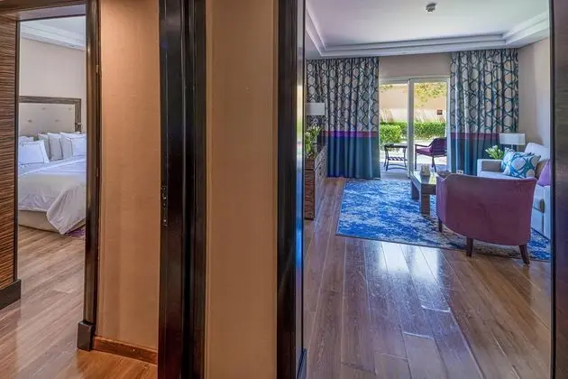 https://images.etstur.com/files/images/hotelImages/TR/220396/l/RIXOS-PREMIUM-SEAGATE-Oda-384788.jpg