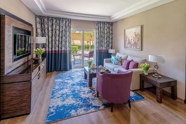 https://images.etstur.com/files/images/hotelImages/TR/220396/l/RIXOS-PREMIUM-SEAGATE-Oda-384792.jpg