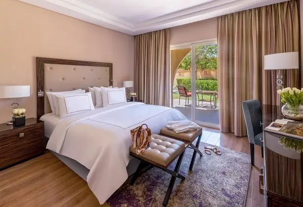 https://images.etstur.com/files/images/hotelImages/TR/220396/l/RIXOS-PREMIUM-SEAGATE-Oda-384795.jpg
