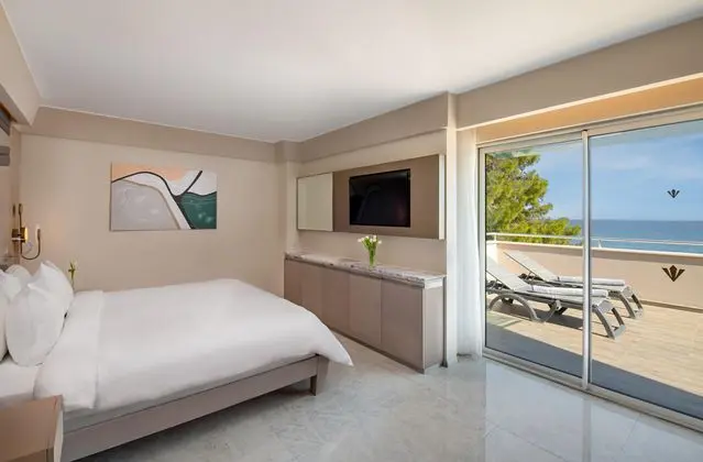 https://images.etstur.com/imgproxy/resize/2560x1440/files/images/hotelImages/etsrooms/211/Rixos_Premium_Tekirova_-_The_Land_of_Legends_Access_20250701161227_0.jpg
