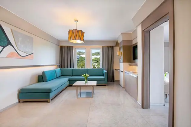 https://images.etstur.com/imgproxy/resize/2560x1440/files/images/hotelImages/etsrooms/211/Rixos_Premium_Tekirova_-_The_Land_of_Legends_Access_20250701161230_2.jpg
