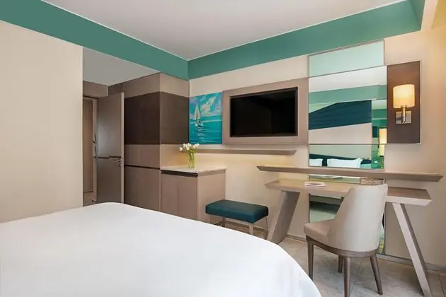 https://images.etstur.com/imgproxy/resize/2560x1440/files/images/hotelImages/etsrooms/211/Rixos_Premium_Tekirova_-_The_Land_of_Legends_Access_20250701161357_0.jpg