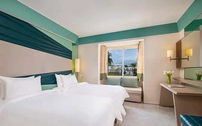 https://images.etstur.com/imgproxy/resize/2560x1440/files/images/hotelImages/etsrooms/211/Rixos_Premium_Tekirova_-_The_Land_of_Legends_Access_20250701161359_1.jpg