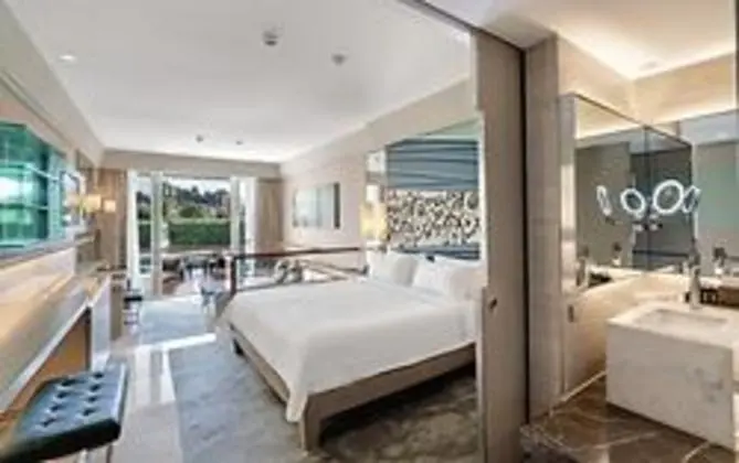 Pool Suite