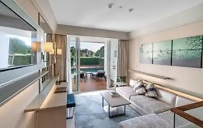 Pool Suite