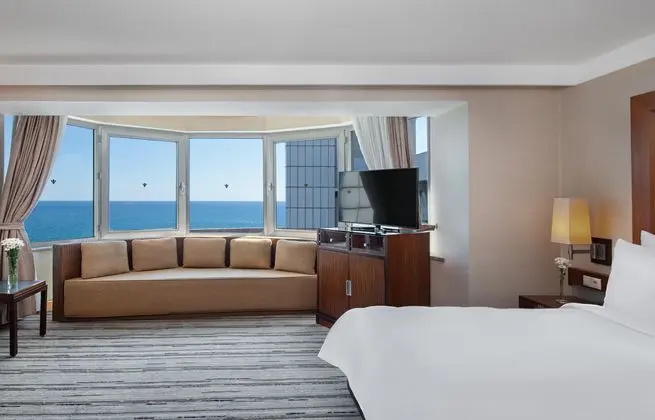 https://images.etstur.com/imgproxy/resize/2560x1440/files/images/hotelImages/etsrooms/103/Rixos_Sungate_-_The_Land_of_Legends_Access_20250701120327_1.jpg