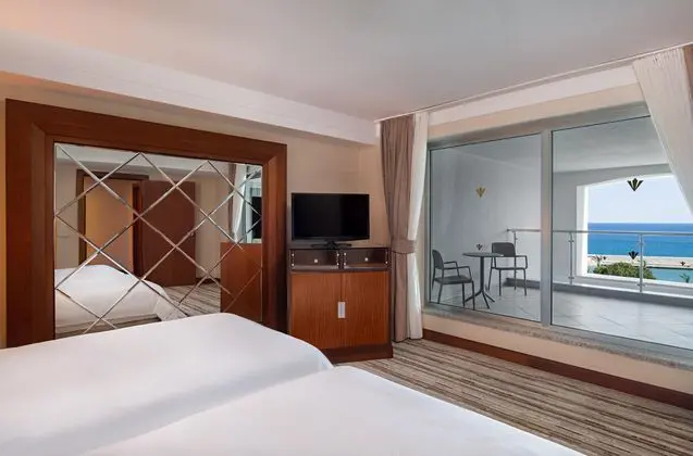 https://images.etstur.com/imgproxy/resize/2560x1440/files/images/hotelImages/etsrooms/103/Rixos_Sungate_-_The_Land_of_Legends_Access_20250701120330_3.jpg