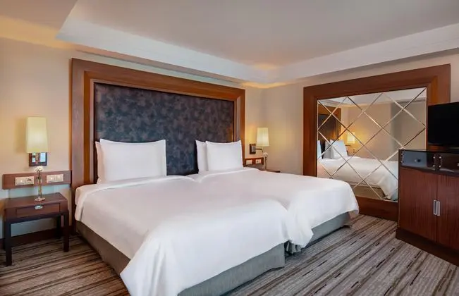 https://images.etstur.com/imgproxy/resize/2560x1440/files/images/hotelImages/etsrooms/103/Rixos_Sungate_-_The_Land_of_Legends_Access_20250701120332_4.jpg