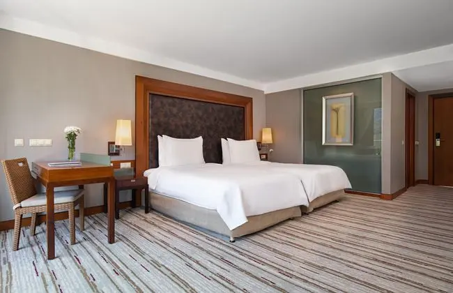 https://images.etstur.com/imgproxy/resize/2560x1440/files/images/hotelImages/etsrooms/103/Rixos_Sungate_-_The_Land_of_Legends_Access_20250701121328_3.jpg