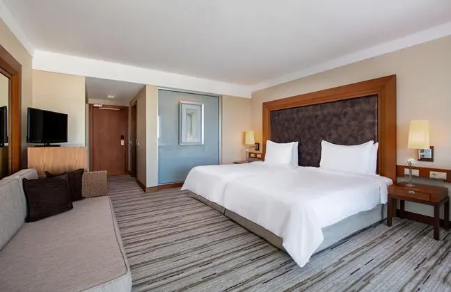 https://images.etstur.com/imgproxy/resize/2560x1440/files/images/hotelImages/etsrooms/103/Rixos_Sungate_-_The_Land_of_Legends_Access_20250701121458_3.jpg