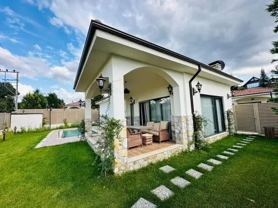 3+1 Villa,bahçe Manzaralı,isıtmalı Özel Havuzlu