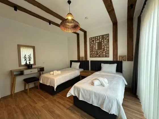 3+1 Villa,bahçe Manzaralı,isıtmalı Özel Havuzlu