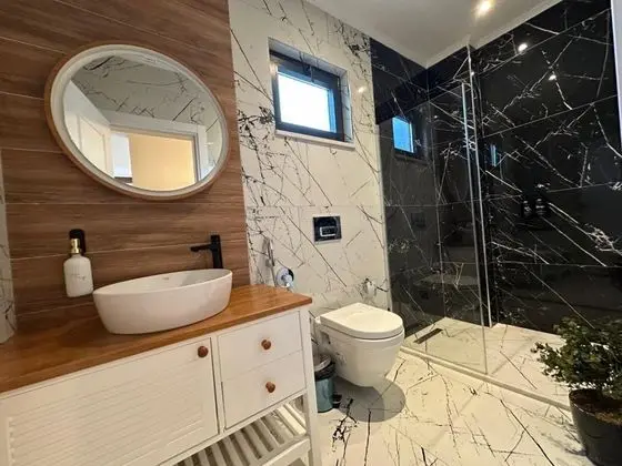 3+1 Villa,bahçe Manzaralı,isıtmalı Özel Havuzlu