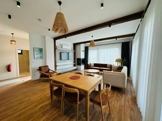 3+1 Villa,bahçe Manzaralı,isıtmalı Özel Havuzlu