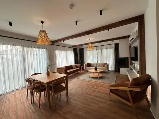 3+1 Villa,bahçe Manzaralı,isıtmalı Özel Havuzlu