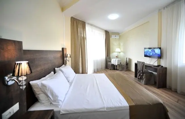 Comfort Tek Büyük veya İki Ayrı Yataklı Oda