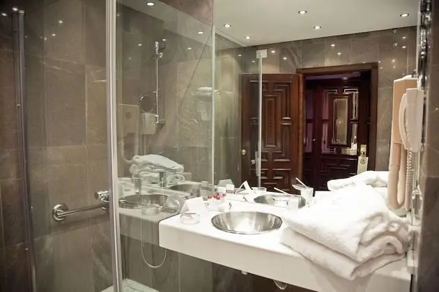 Luxury Tek Büyük Yataklı Oda