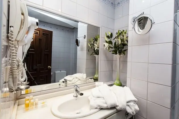 Standard Tek Büyük Yataklı Oda