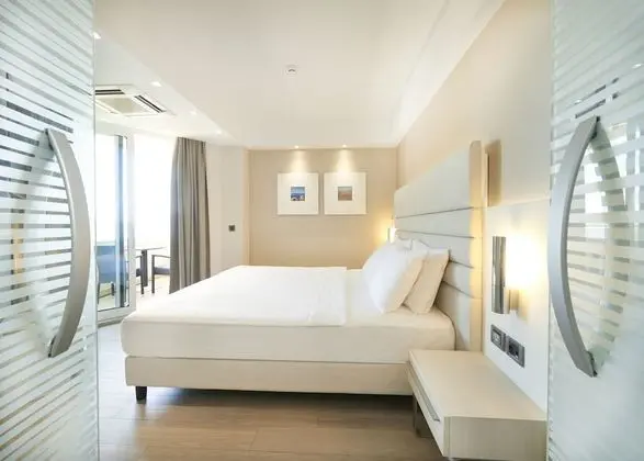 Deluxe Oda, Balkon, Kısmi Deniz Manzaralı