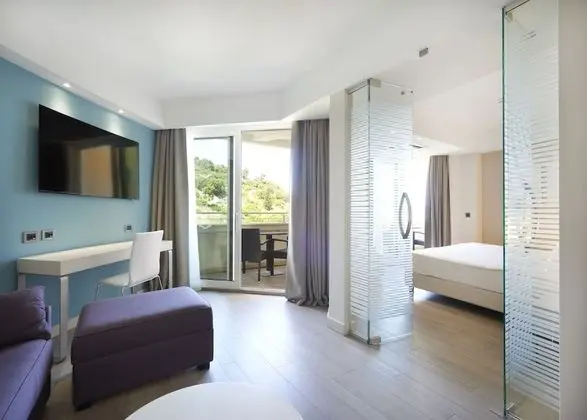 Deluxe Oda, Balkon, Kısmi Deniz Manzaralı