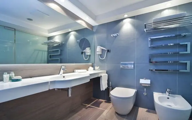 Deluxe Oda, Balkon, Kısmi Deniz Manzaralı